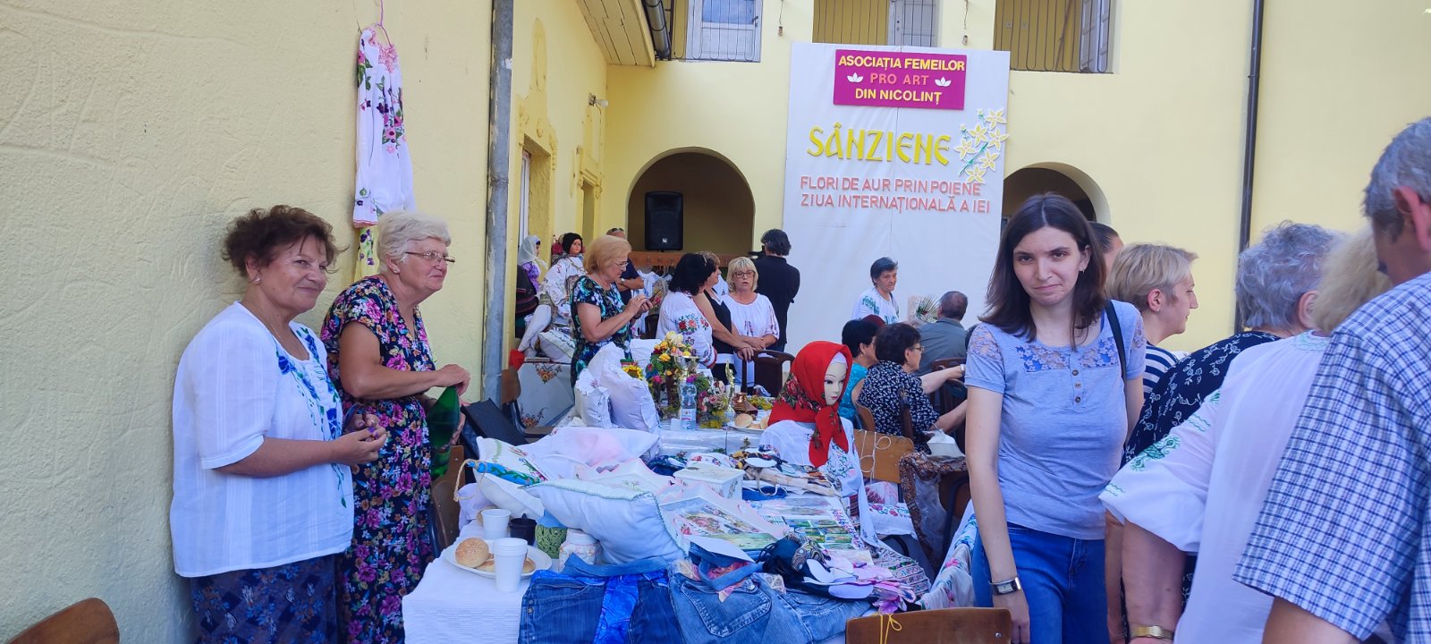 Udruženje žena "Pro Art Nikolinci" obeležilo Ivanjdan i Dan rumunske bluze